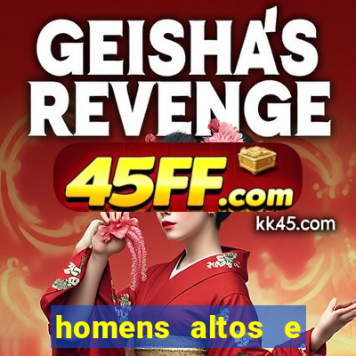 homens altos e sarados pelados